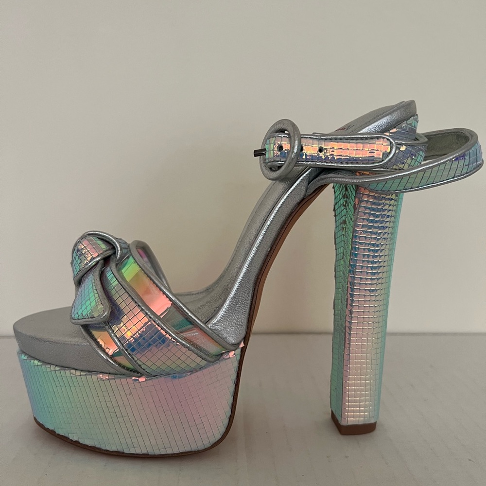 Alexandre Birman Clarita Metallic Leather Platform Sandals - Picture 8 of 15